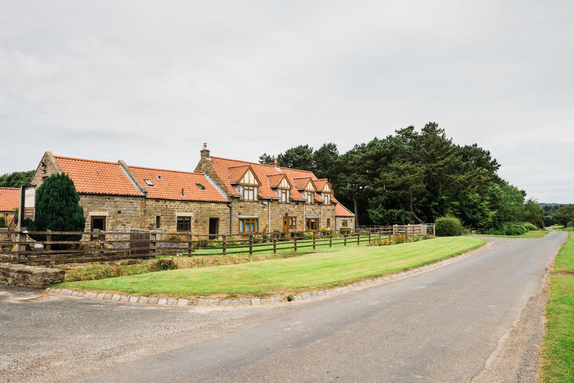 Low Moor Lodge สการ์โบโรห์ ภายนอก รูปภาพ